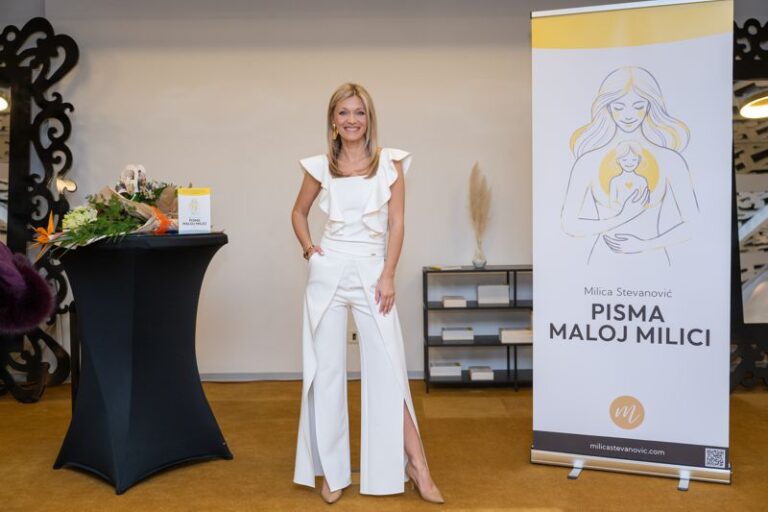 Roll up baner na promociji knjige PISMA MALOJ MILICI
