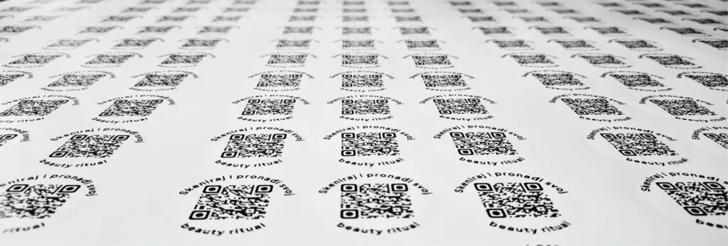 PVC etikete - samolepljive, kolor, otporne na alkohol i grebanje