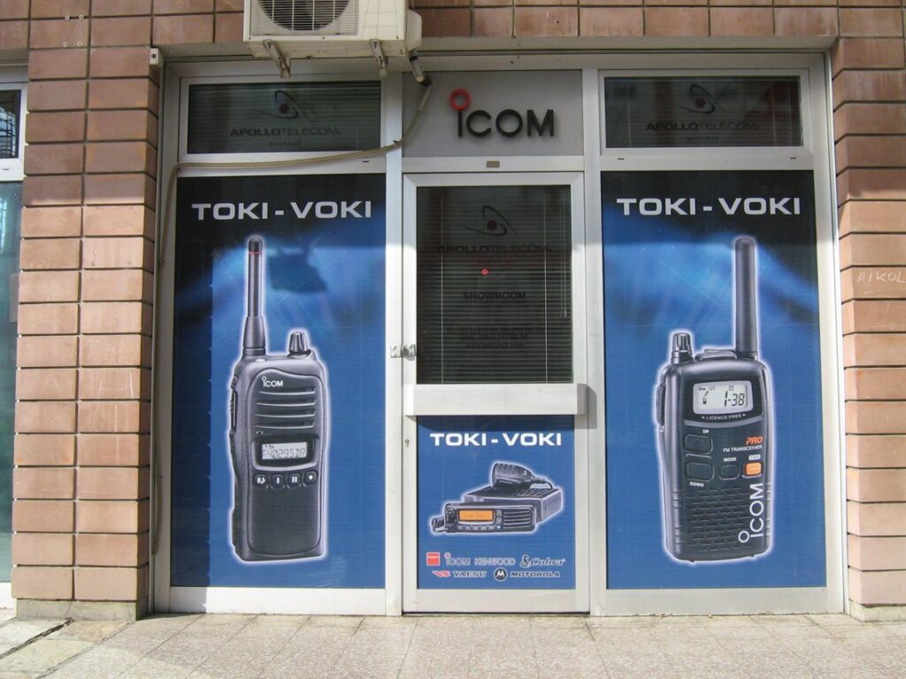 OWV folija zalepljena na izlog poslovnog prostora