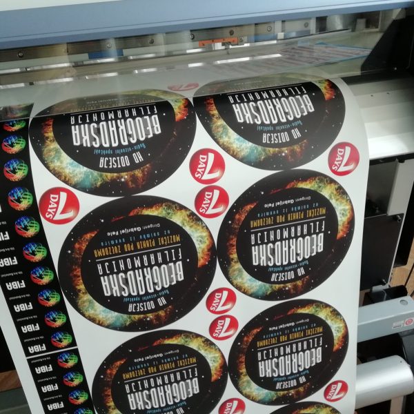 Preslikači za tekstil od print FLEX-a Savršeni za fotografije, logotipe i grbove. Precizno se isecaju po konturi